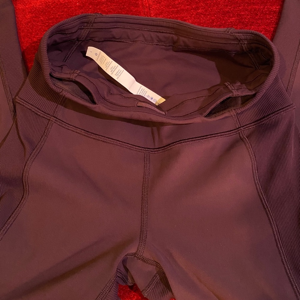 LULULEMON 23” CROP LEGGINGS - Picture 7 of 9